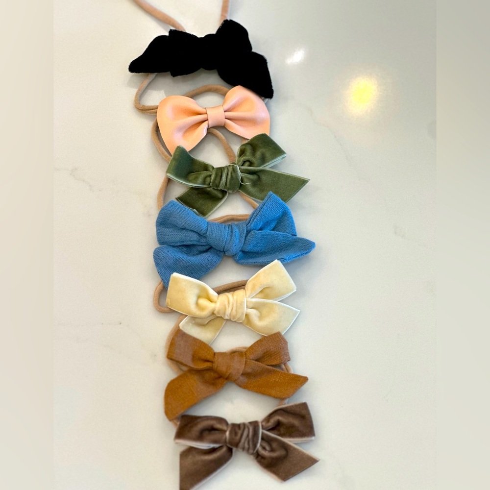 Set of 7 baby hair bows.